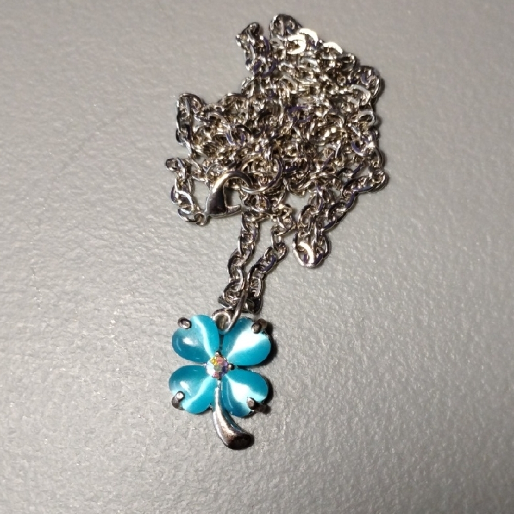 Chic Silver Necklace with Blue Flower Pendant